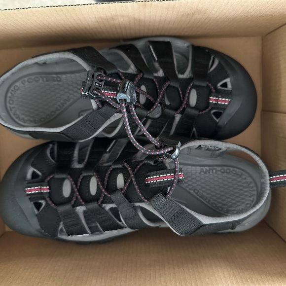 NWB Women's KEEN Newport H2 Water Sandals - Picture 2 of 10